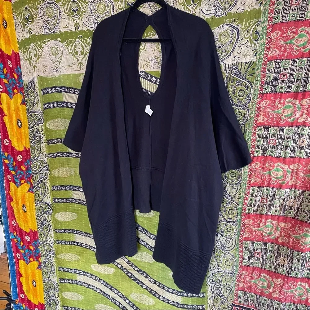 Lululemon Black Key to Warmth Short Sleeved Wrap One Size Fits All